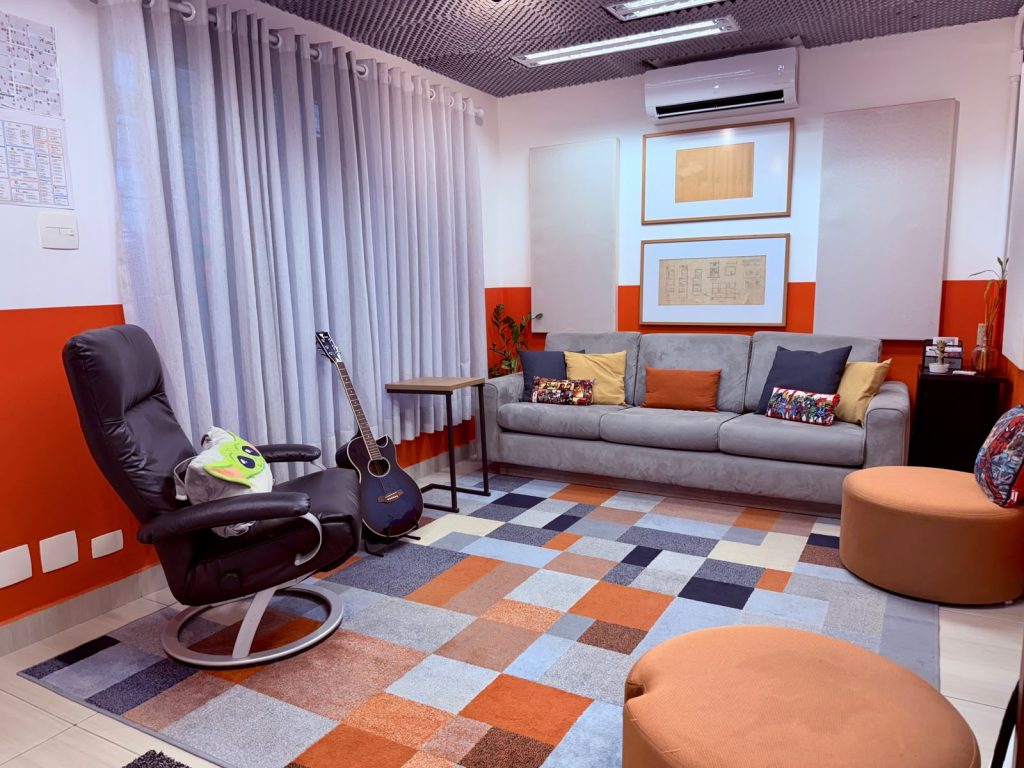 Espaço de convivência em comunidade de trabalho na Blocktime Coworking
