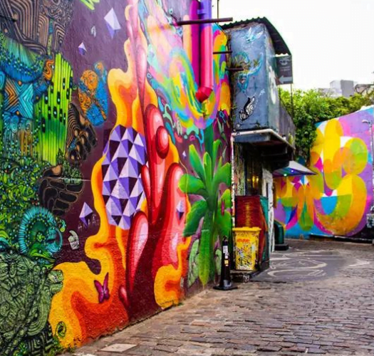 Nosso espaço de coworking está próximo ao Beco do Batman