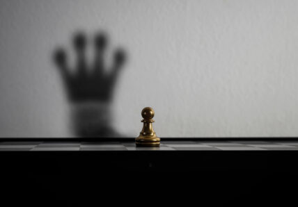 Imagem mostra peça de xadrez, passando a mensagem de sucesso