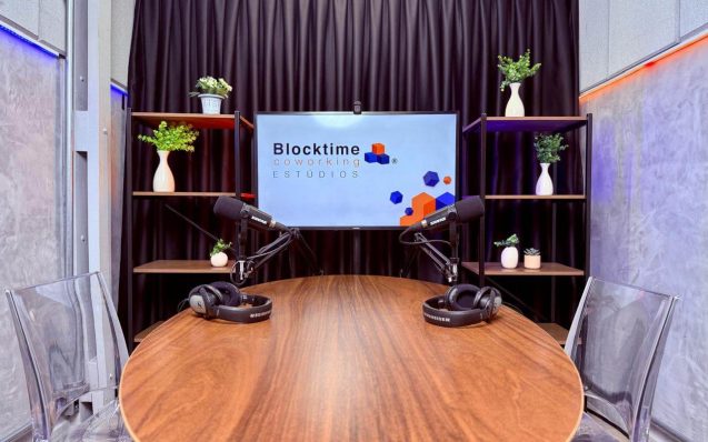 Estudio de Podcast - formato Mesa Cast